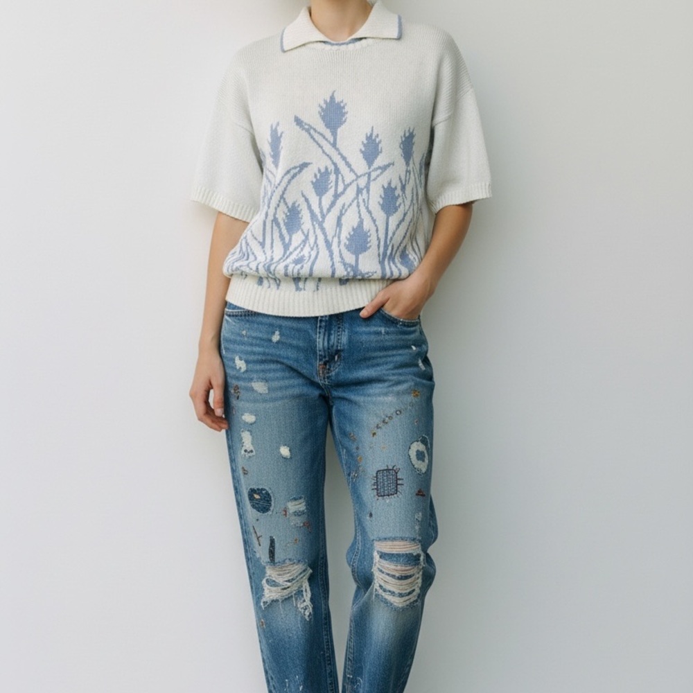 1980s Women's Cream and Blue Knit Sweater